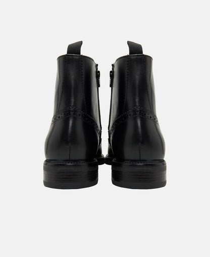 Schnürstiefeletten