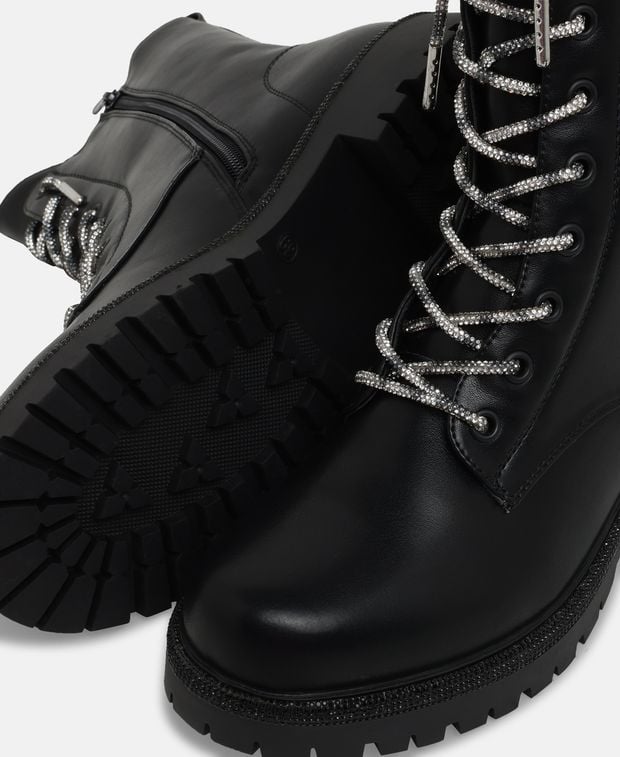 Schnürstiefeletten