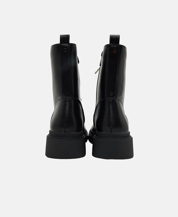 Schnürstiefeletten