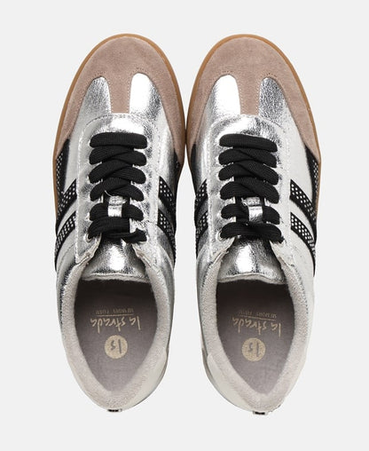 Sneaker