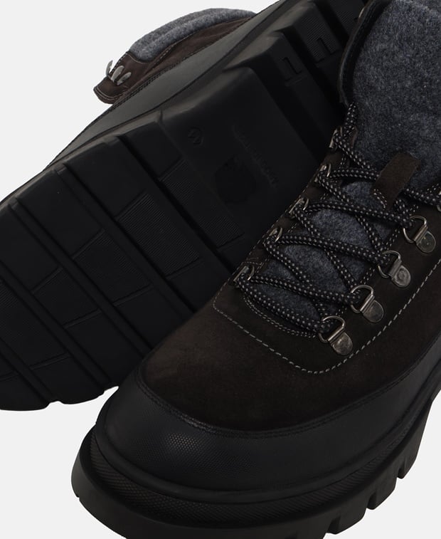 Schnürstiefeletten