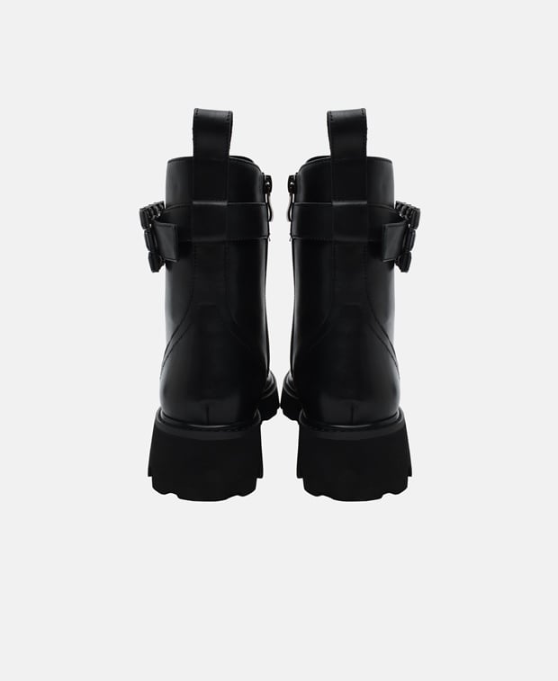 Schnürstiefeletten