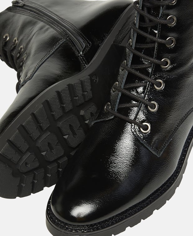 Schnürstiefeletten