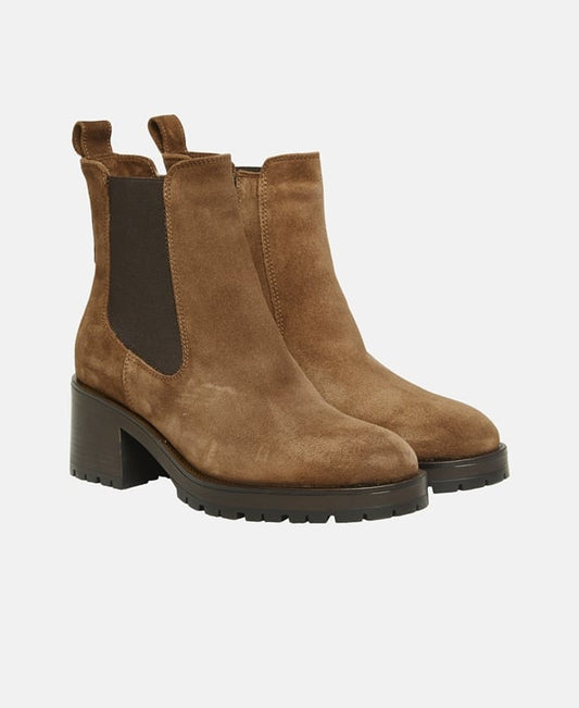 Chelsea Boots