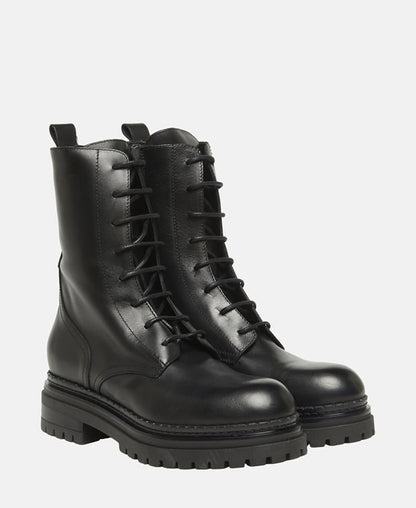 Schnürstiefeletten