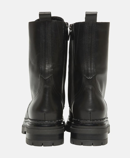 Schnürstiefeletten