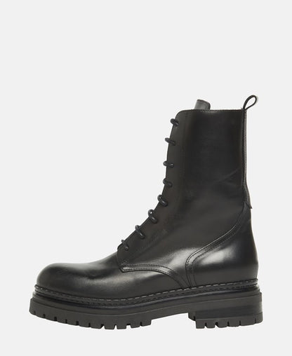 Schnürstiefeletten