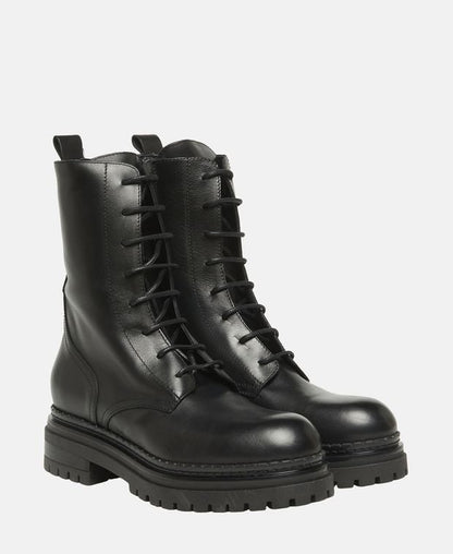 Schnürstiefeletten