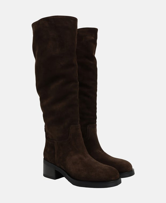Wadenhohe Stiefel