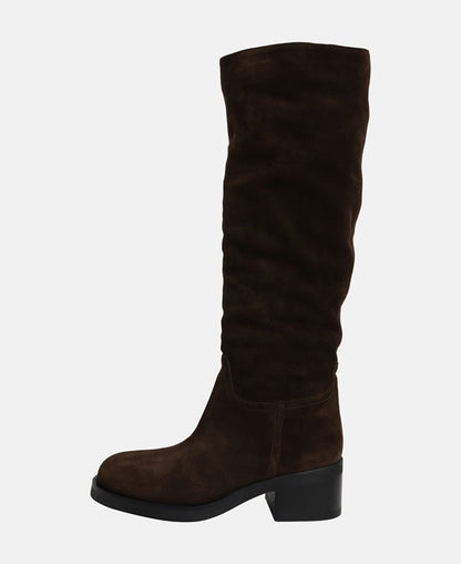 Wadenhohe Stiefel