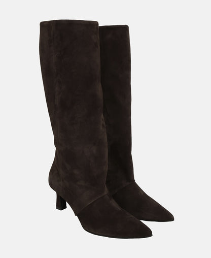 Wadenhohe Stiefel