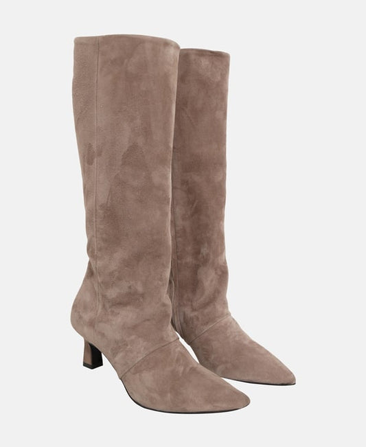Wadenhohe Stiefel