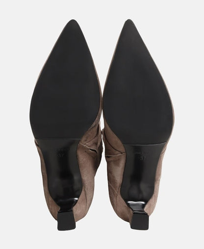Wadenhohe Stiefel