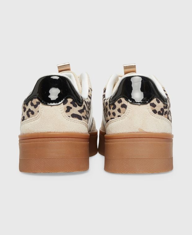 Sneaker