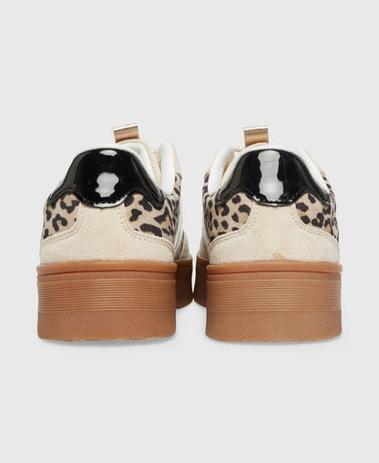 Sneaker
