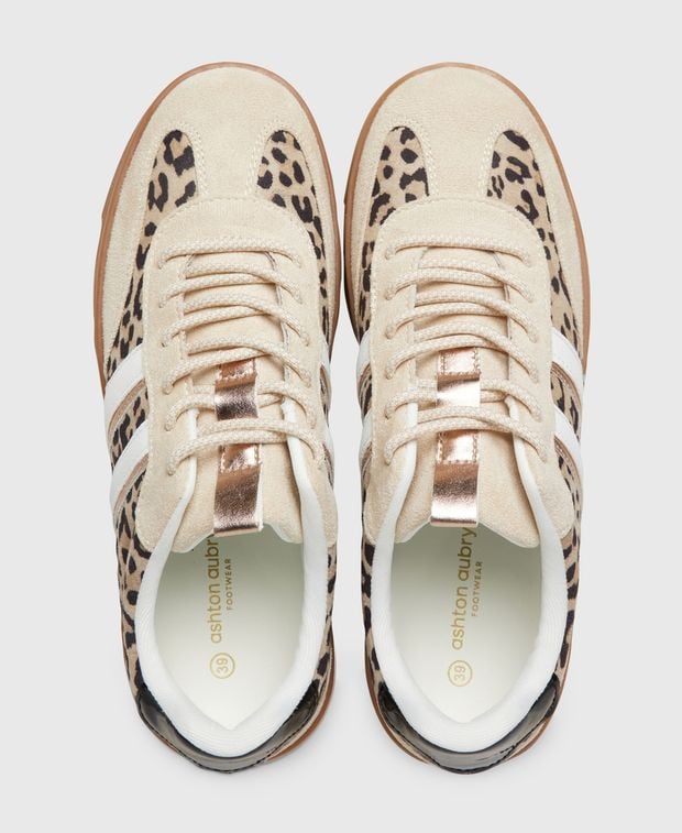 Sneaker