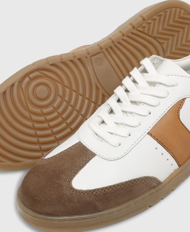 Sneaker