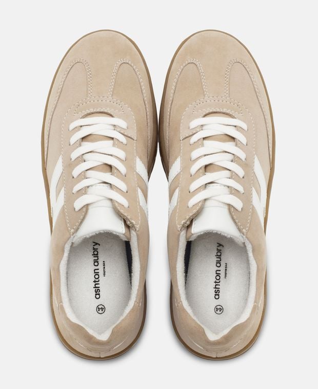 Sneaker