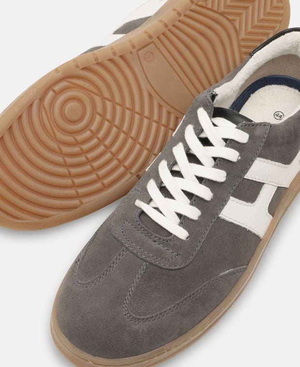 Sneaker