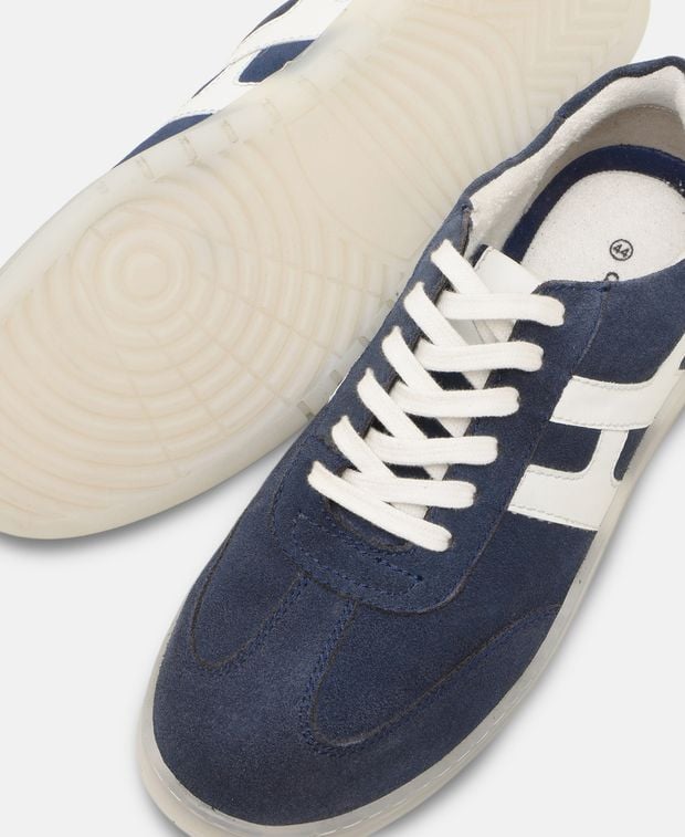 Sneaker