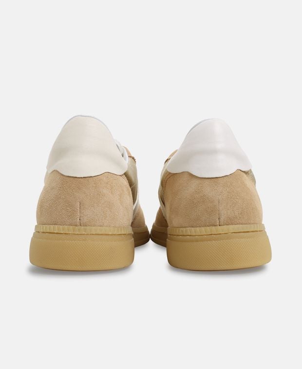 Sneaker
