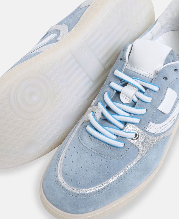 Sneaker