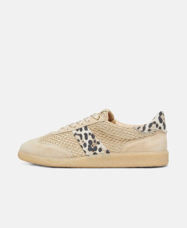 Sneaker Carol