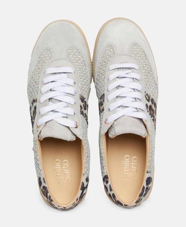 Sneaker Carol