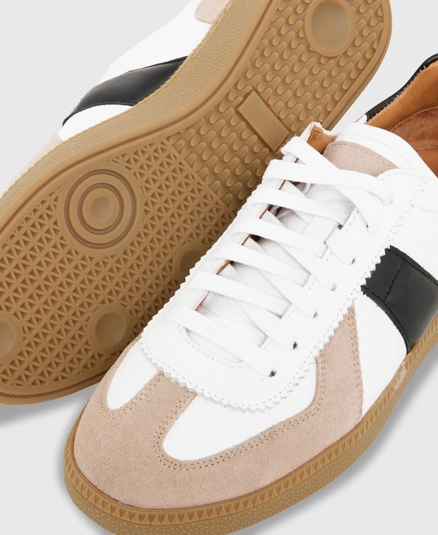 Sneaker