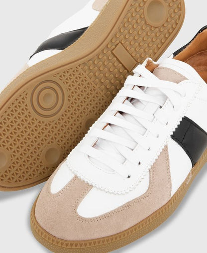 Sneaker