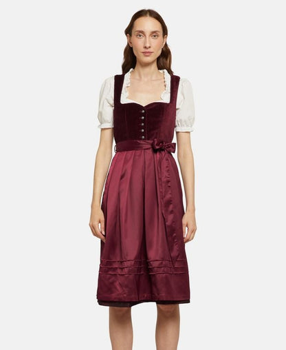 Dirndl mit Schürze