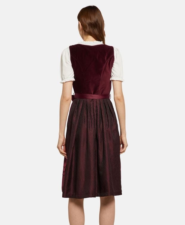 Dirndl mit Schürze