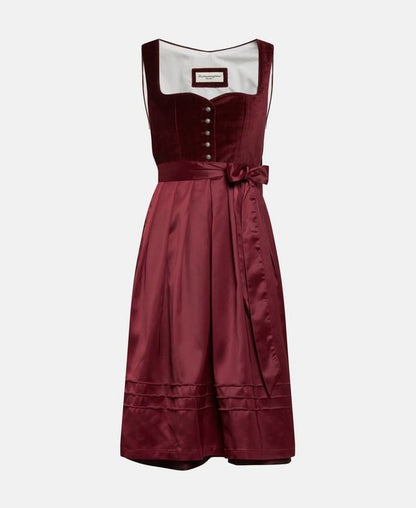 Dirndl mit Schürze