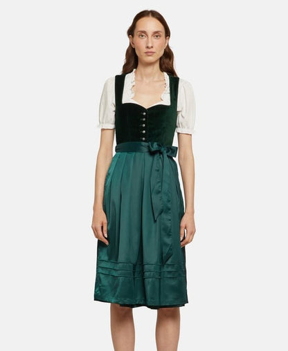 Dirndl mit Schürze