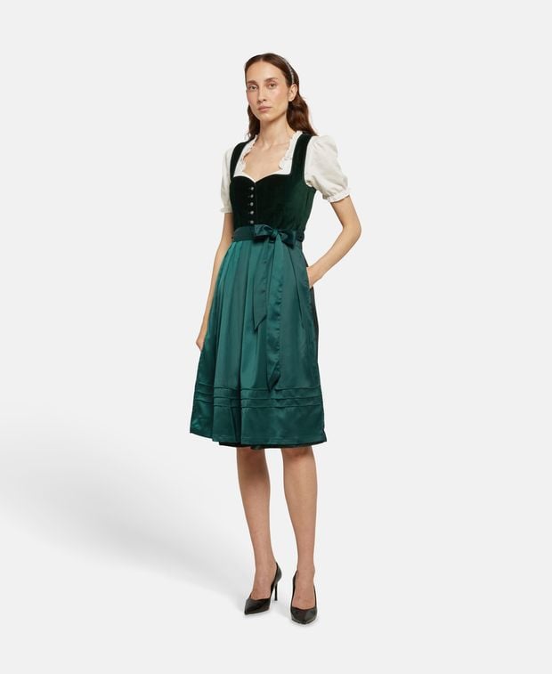 Dirndl mit Schürze