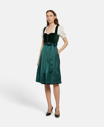 Dirndl mit Schürze