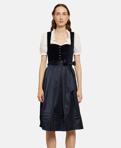 Dirndl mit Schürze
