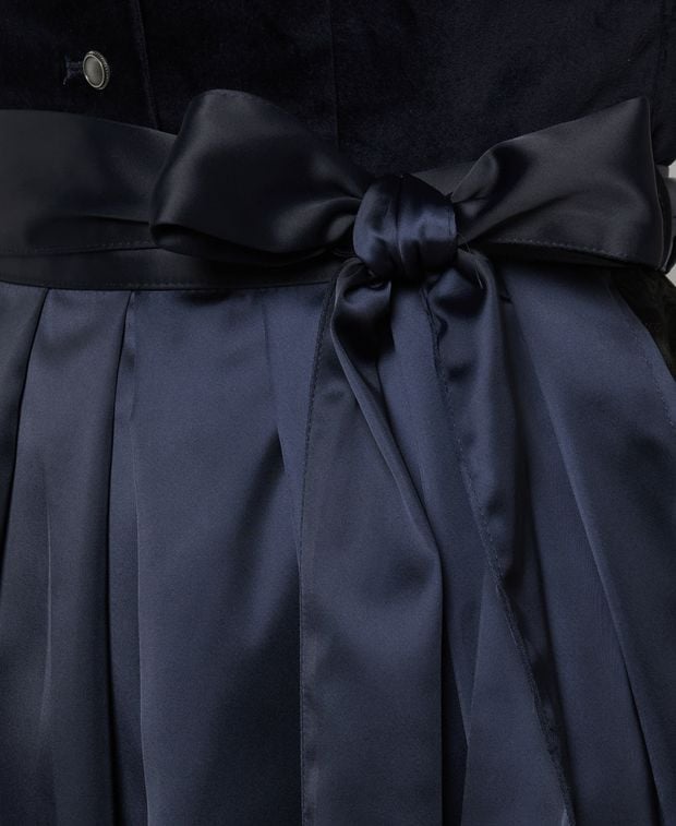 Dirndl mit Schürze