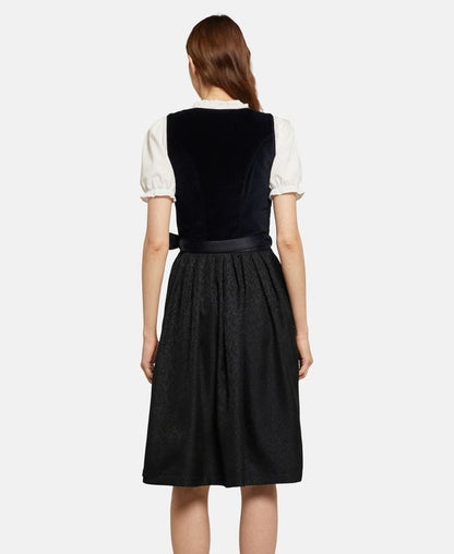 Dirndl mit Schürze