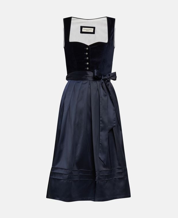 Dirndl mit Schürze