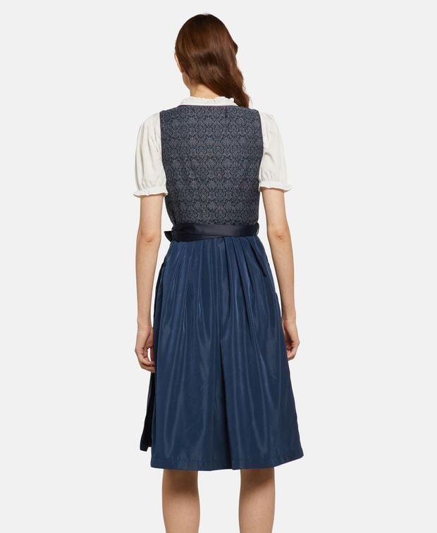 Dirndl mit Schürze