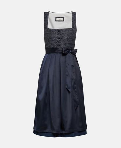 Dirndl mit Schürze