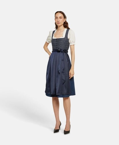 Dirndl mit Schürze