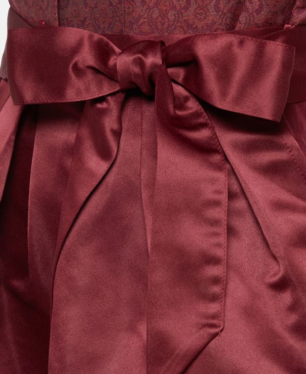Dirndl mit Schürze