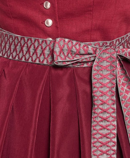 Leinen-Dirndl mit Schürze