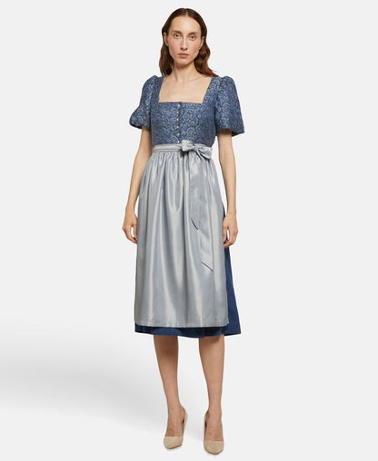 Dirndl mit Schürze
