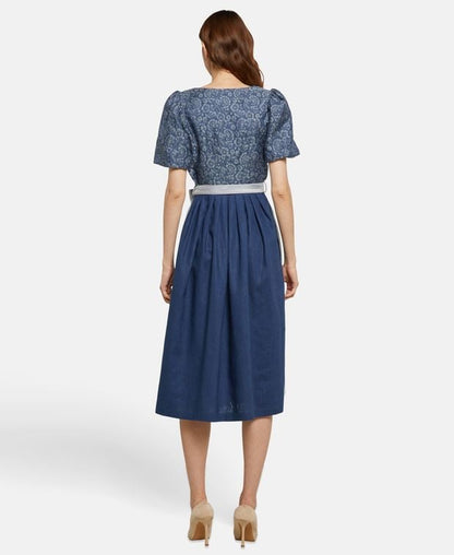 Dirndl mit Schürze