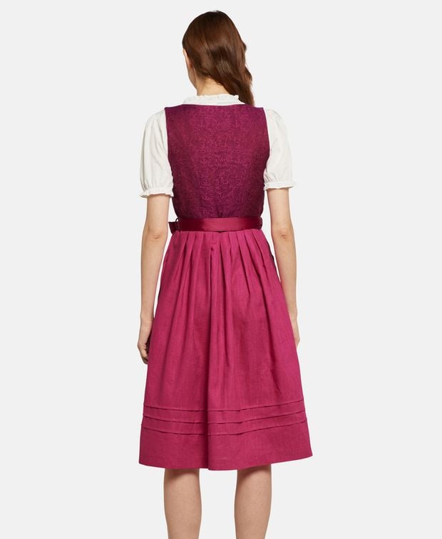 Dirndl mit Schürze