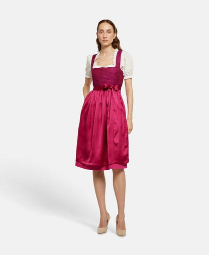 Dirndl mit Schürze