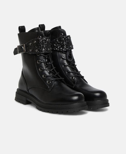 Schnürstiefeletten